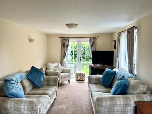 6 bedroom detached house to rent