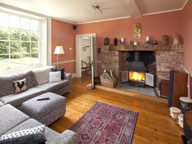 6 bedroom detached house to rent