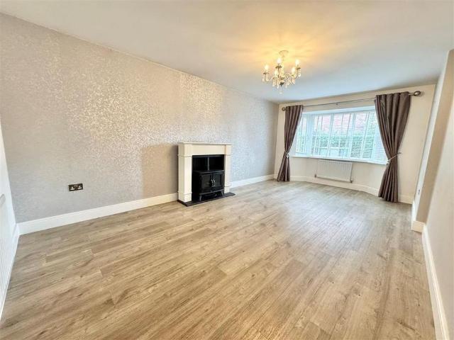 6 bedroom detached house to rent