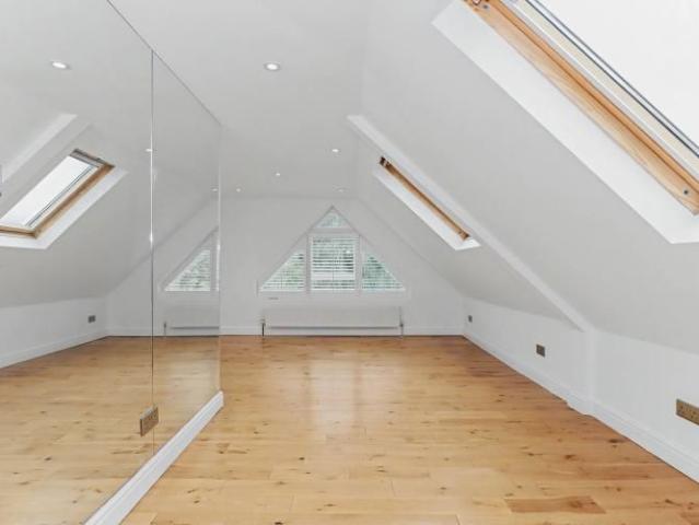6 bedroom detached house to rent