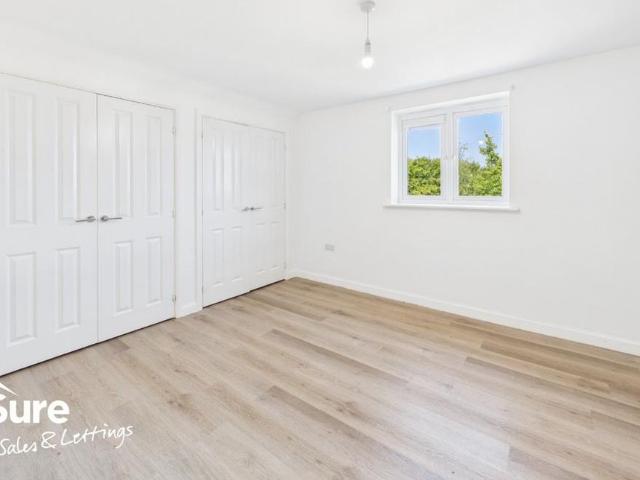 6 bedroom detached house to rent