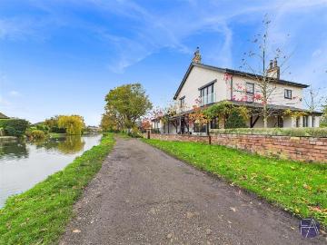 6 bedroom detached house to rent
