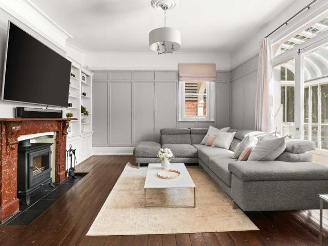 6 bedroom detached house to rent
