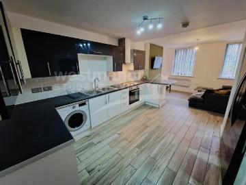 6 bedroom detached house to rent