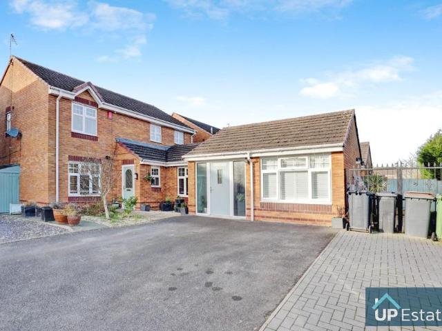 6 bedroom detached house to rent