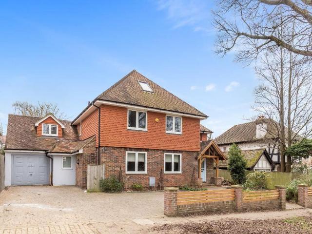 6 bedroom detached house to rent