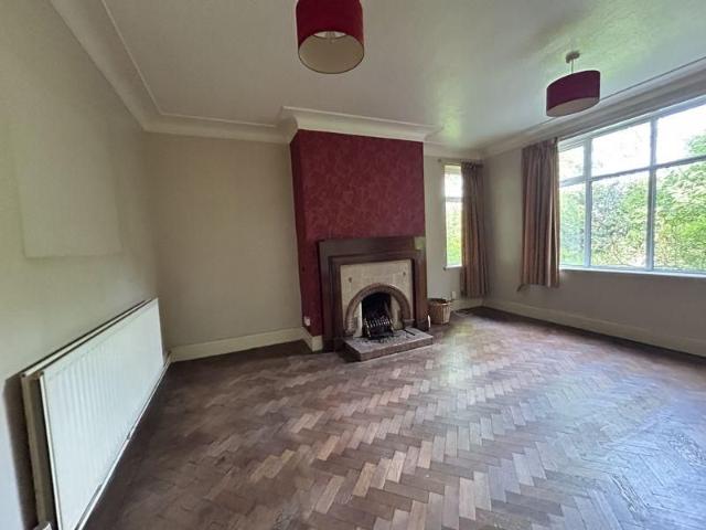 6 bedroom detached house to rent