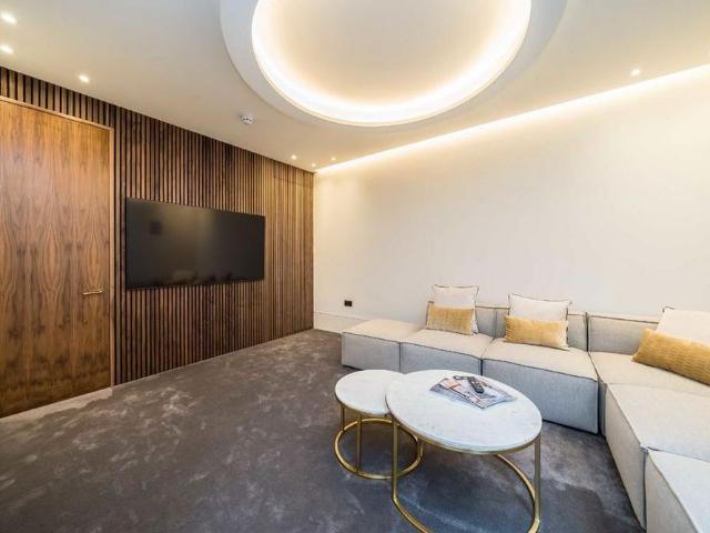 6 bedroom detached house to rent