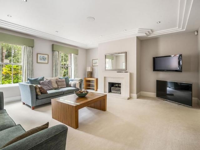6 bedroom detached house to rent