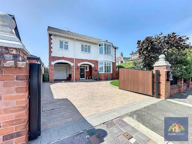 6 bedroom detached house to rent