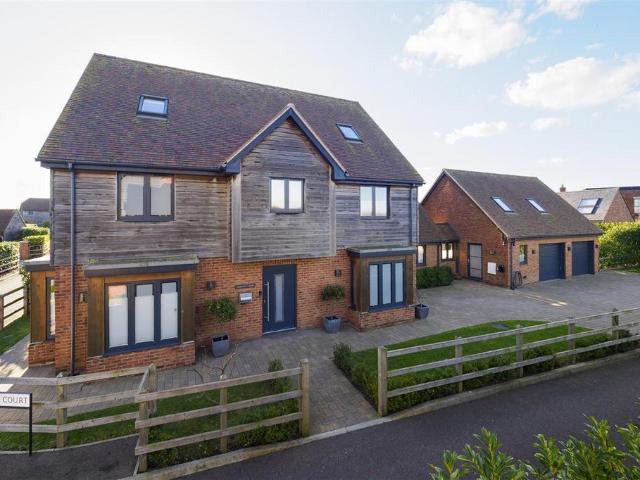 6 bedroom detached house to rent