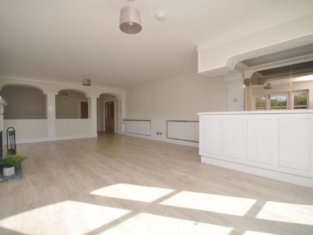 6 bedroom detached house to rent