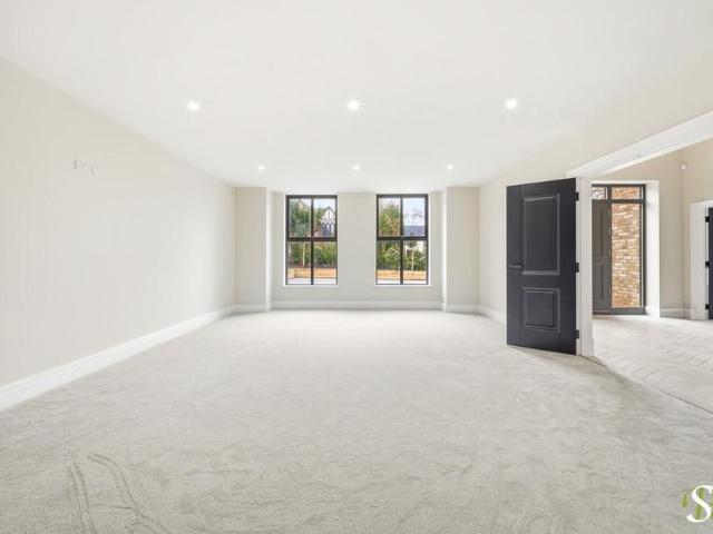 6 bedroom detached house to rent