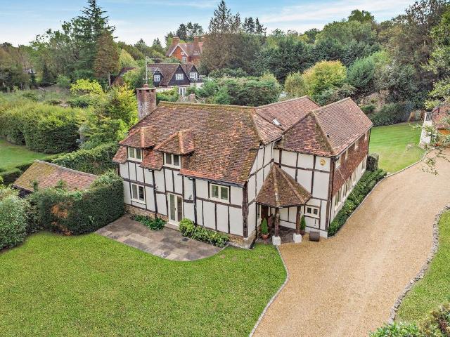 6 bedroom detached house to rent