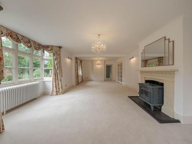 6 bedroom detached house to rent