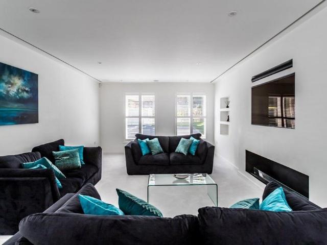 6 bedroom detached house to rent