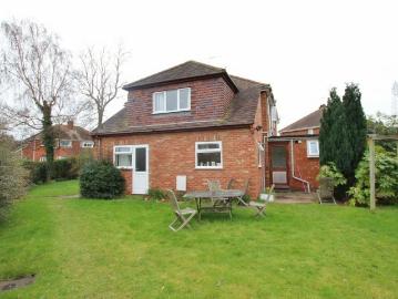 6 bedroom detached house to rent