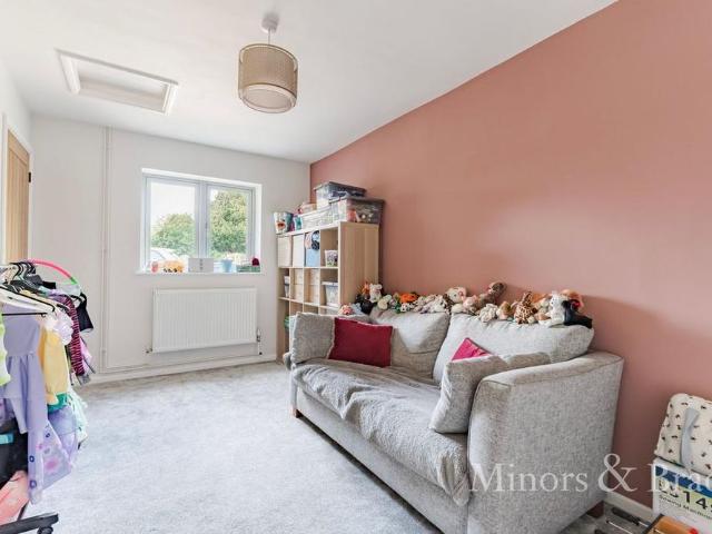 6 bedroom detached house to rent