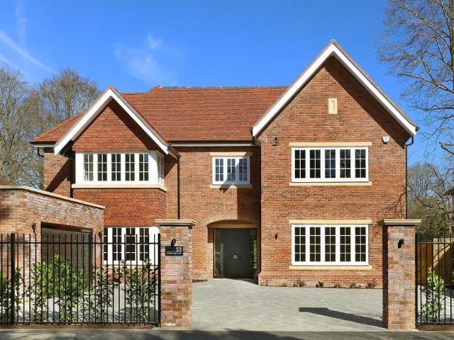 6 bedroom detached house to rent