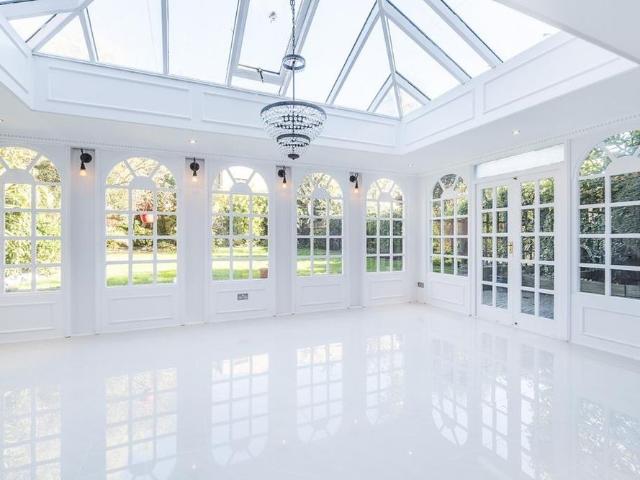 6 bedroom detached house to rent