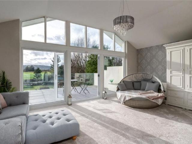 6 bedroom detached house to rent