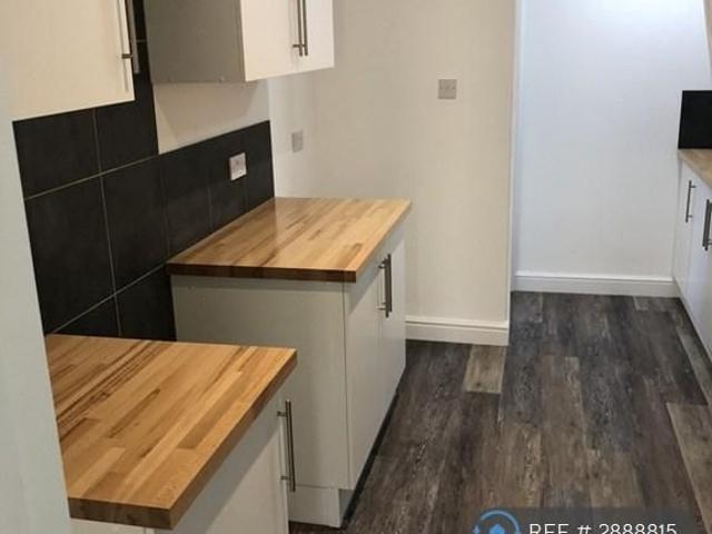6 bedroom detached house to rent