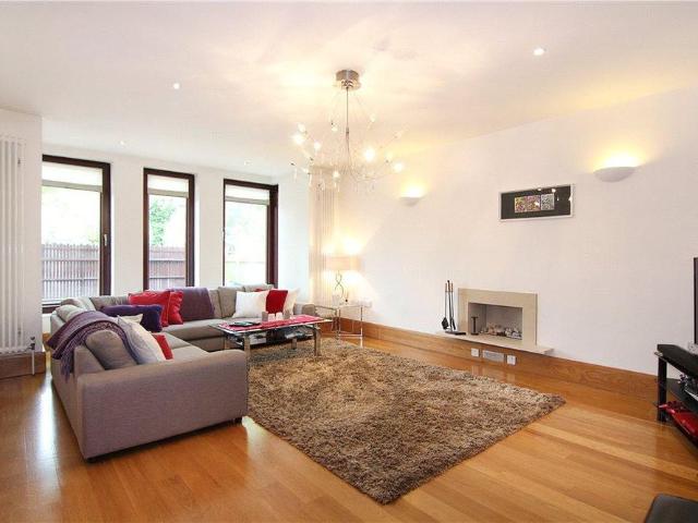 6 bedroom detached house to rent