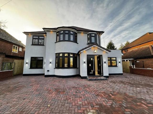 6 bedroom detached house to rent