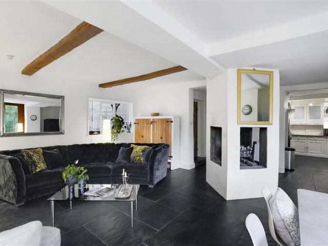 6 bedroom detached house to rent