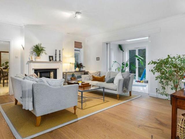6 bedroom detached house to rent