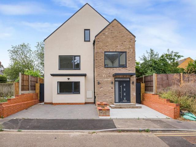 6 bedroom detached house to rent