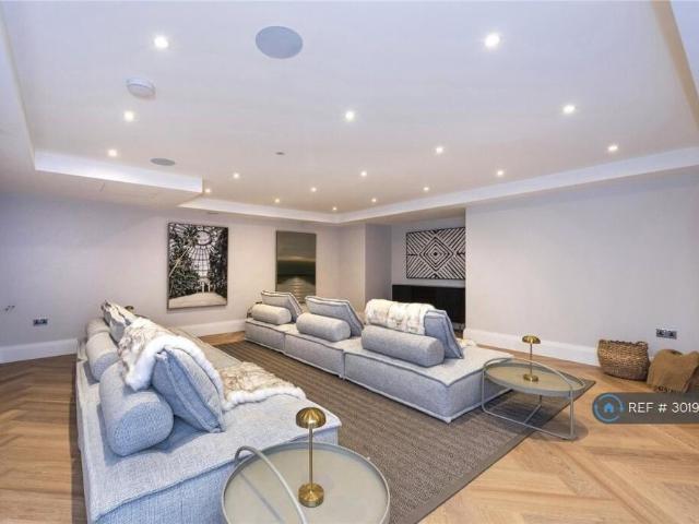 6 bedroom detached house to rent