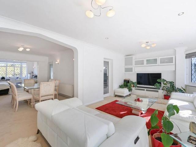 6 bedroom detached house to rent
