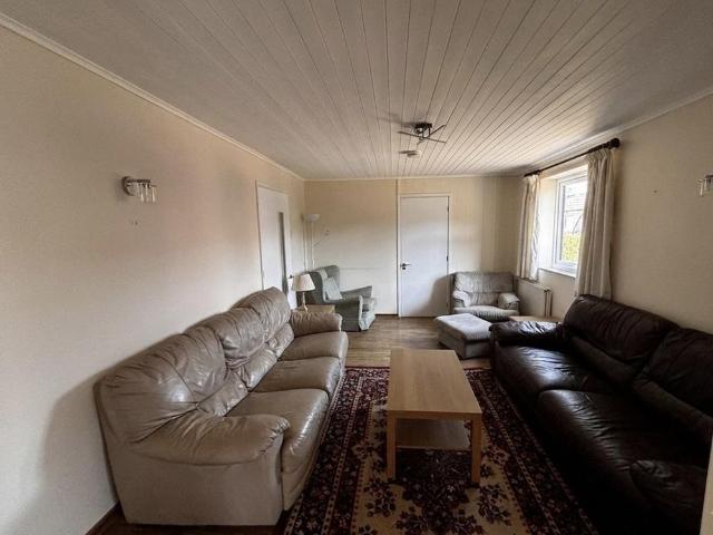 6 bedroom detached house to rent