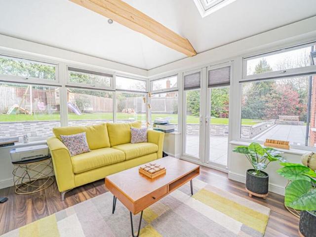 6 bedroom detached house to rent