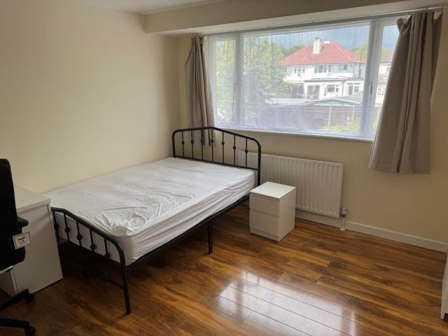 6 bedroom detached house to rent