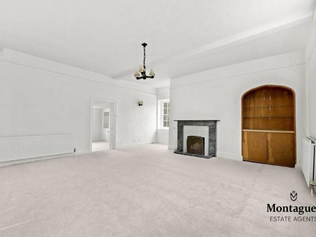 6 bedroom detached house to rent