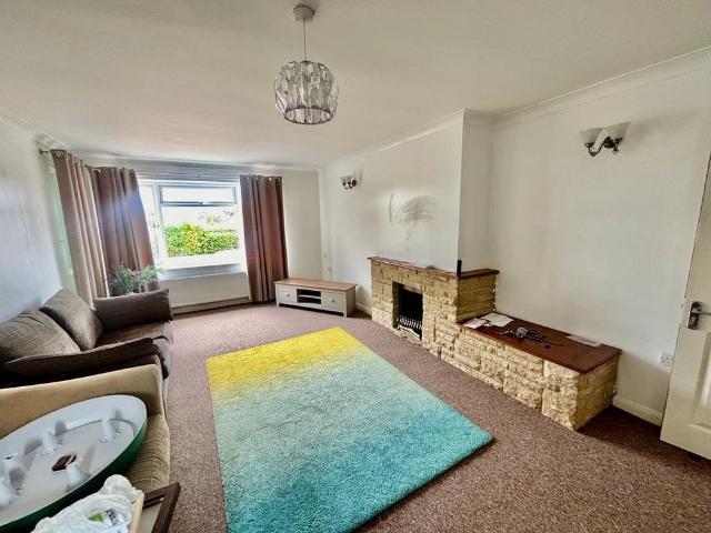 6 bedroom detached house to rent
