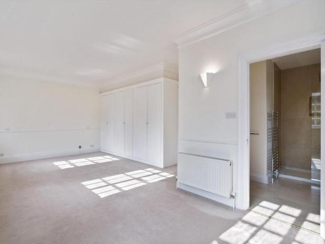 6 bedroom detached house to rent