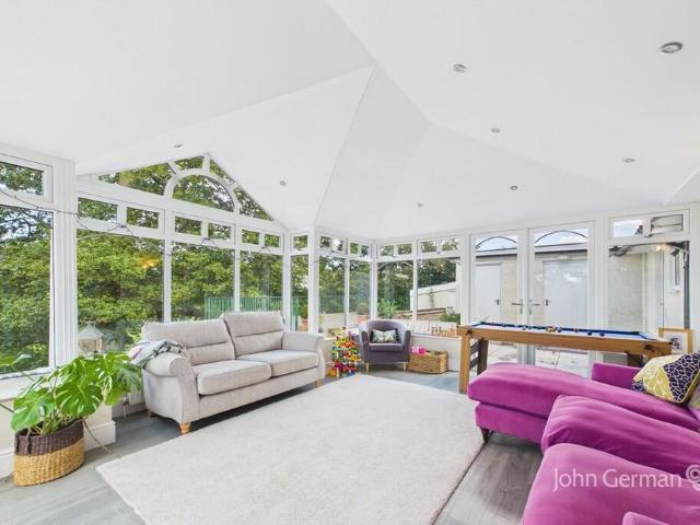 6 bedroom detached house to rent