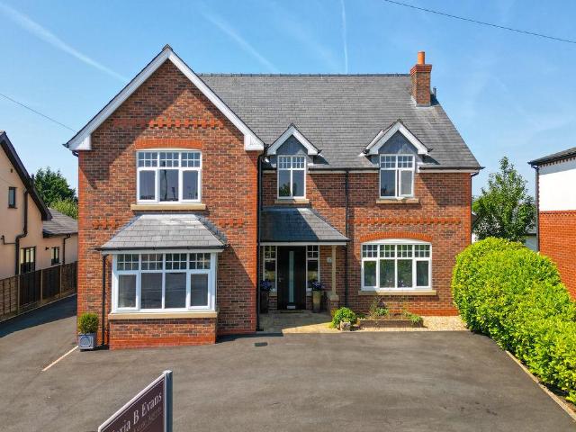 6 bedroom detached house to rent
