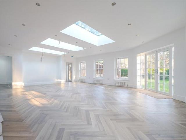 6 bedroom detached house to rent