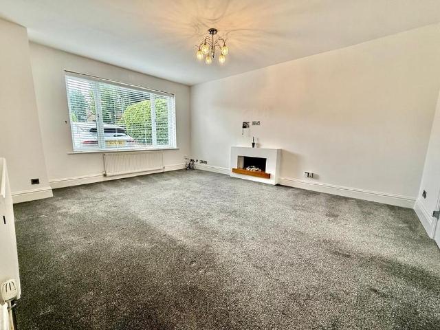 6 bedroom detached house to rent