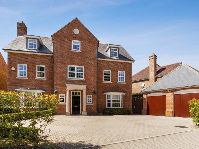 6 bedroom detached house to rent