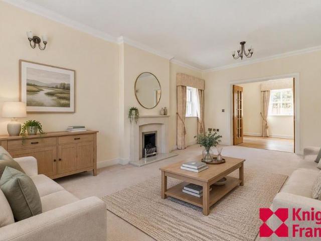 6 bedroom detached house to rent