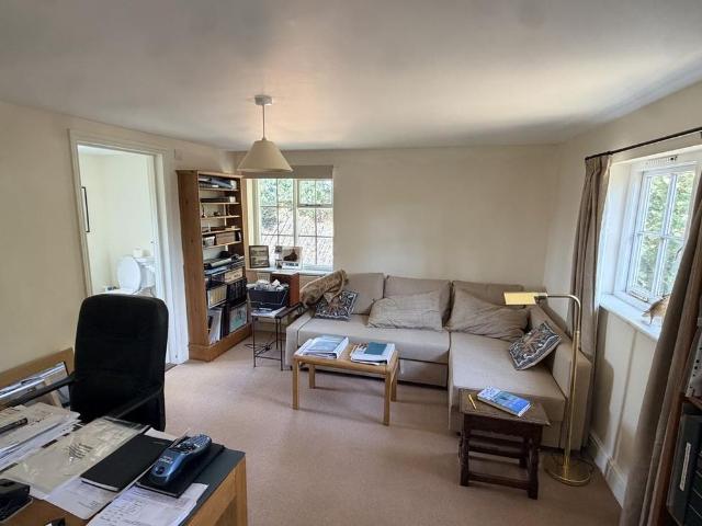 6 bedroom detached house to rent