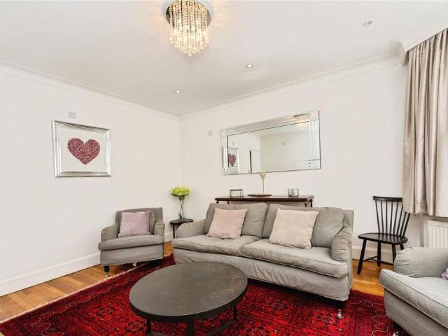 6 bedroom detached house to rent