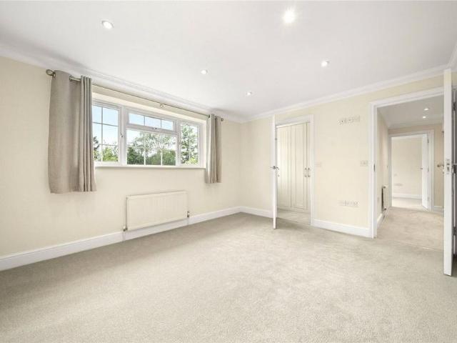 6 bedroom detached house to rent