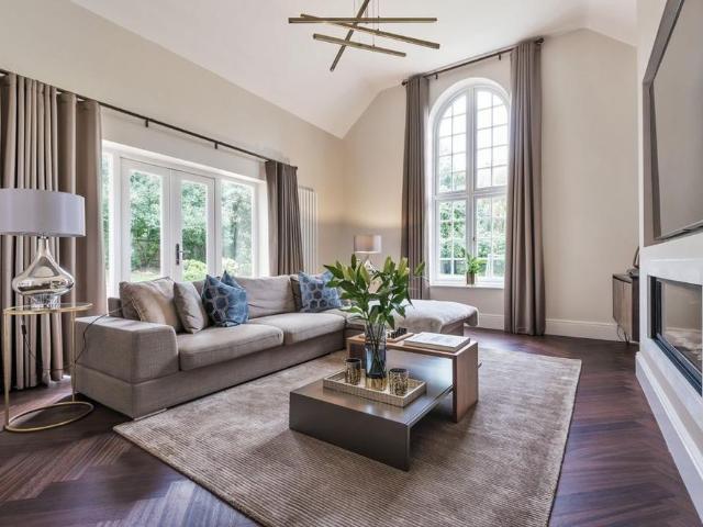 6 bedroom detached house to rent