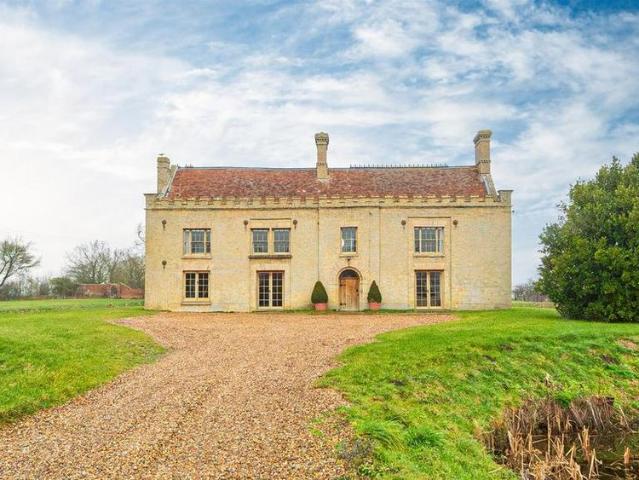 6 bedroom detached house to rent